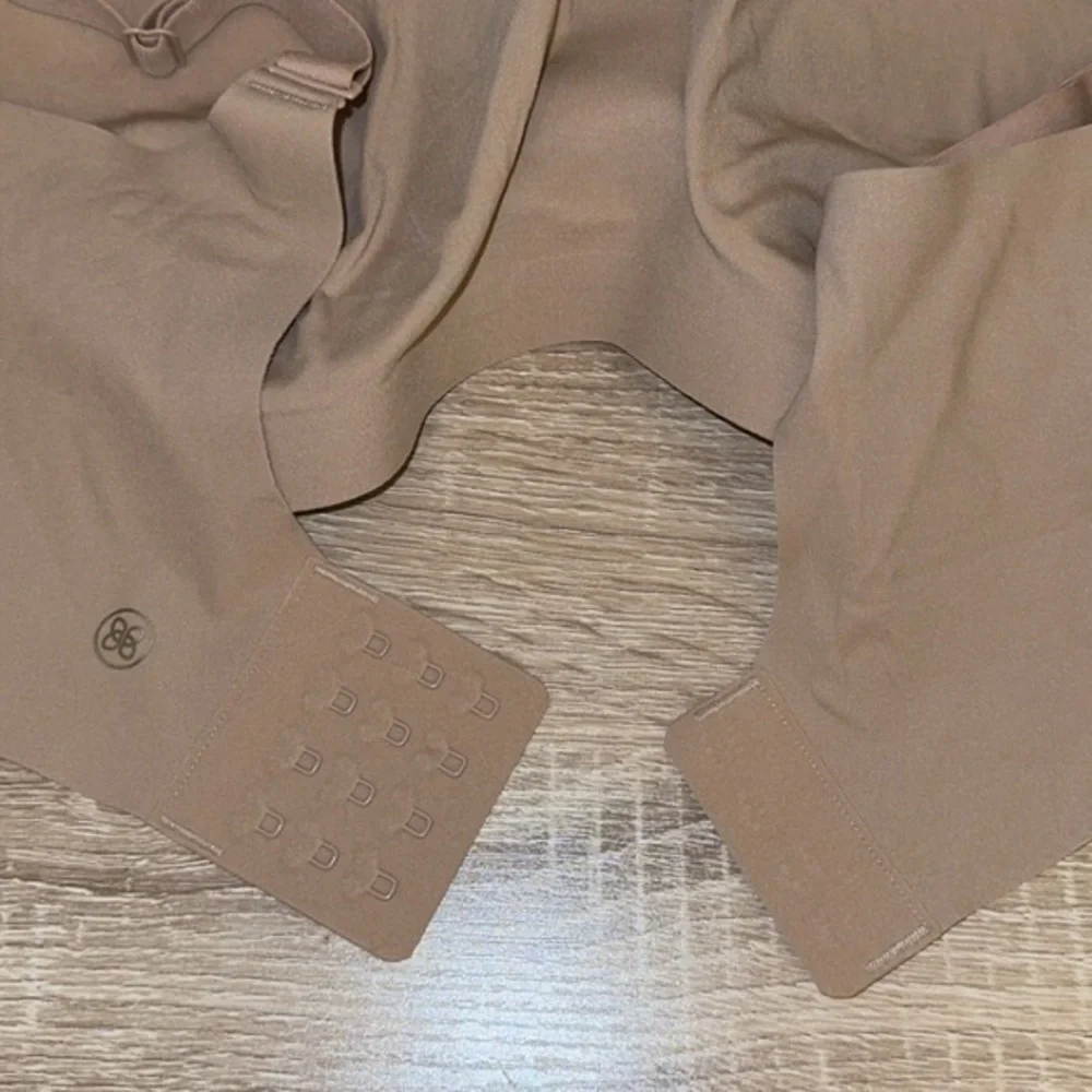 Honeylove CrossOver Padded V-Neck Sand‎ Nude Beige Wireless Bra Size 2X